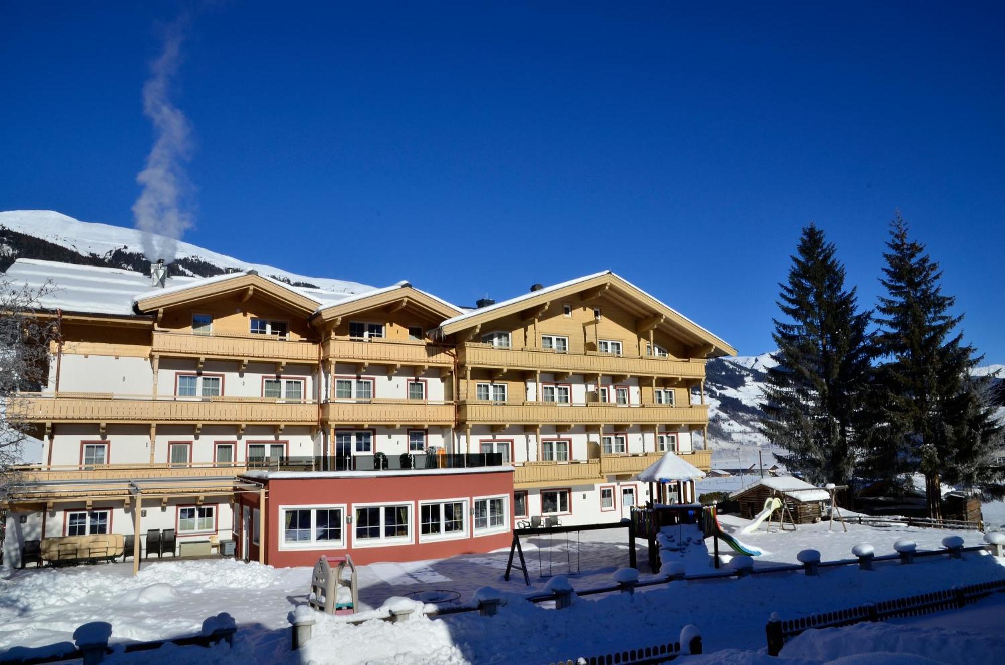 Hotel Grundlhof ブラームベルク・アム・ヴィルトコーゲル エクステリア 写真