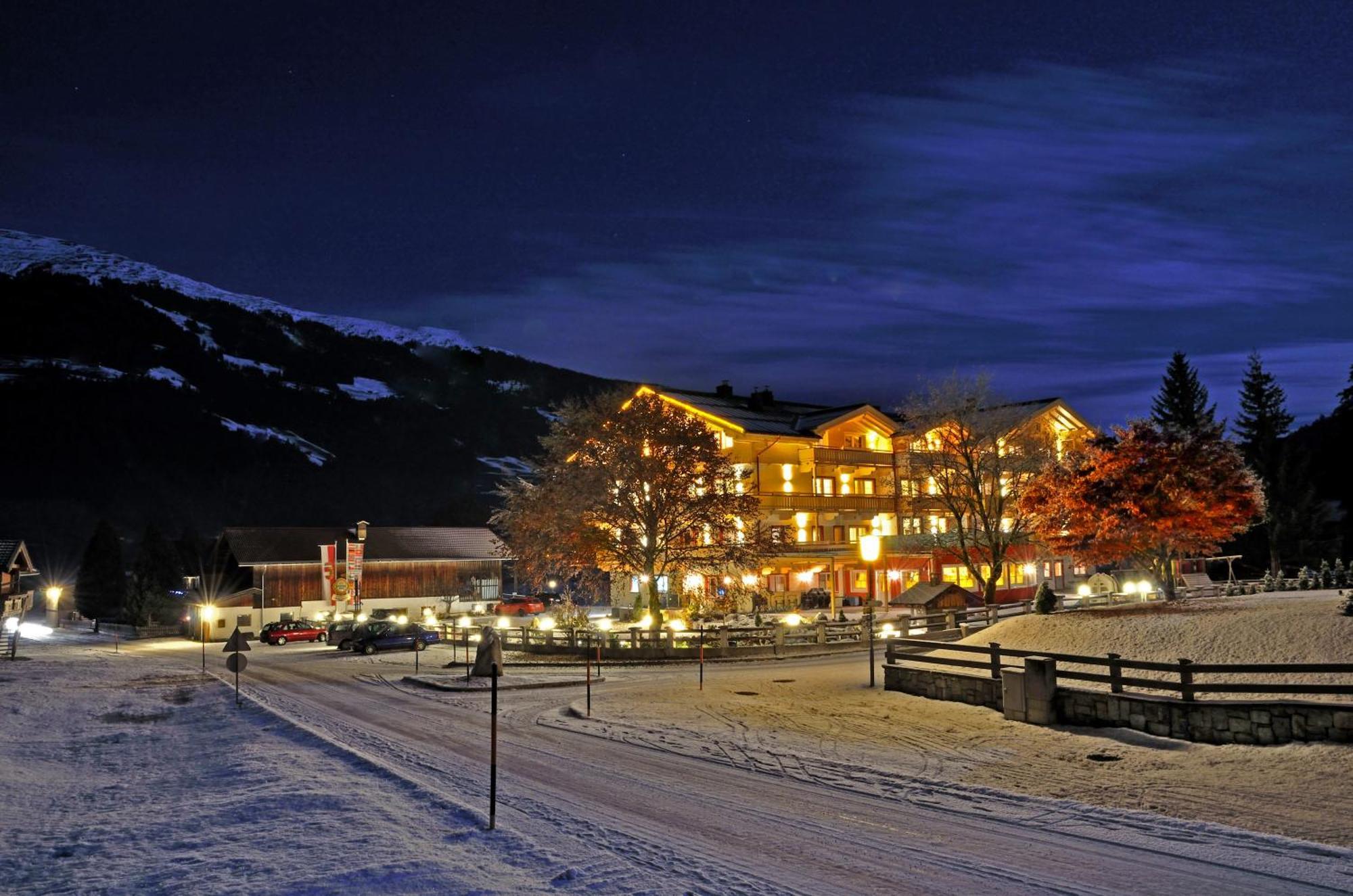 Hotel Grundlhof ブラームベルク・アム・ヴィルトコーゲル エクステリア 写真