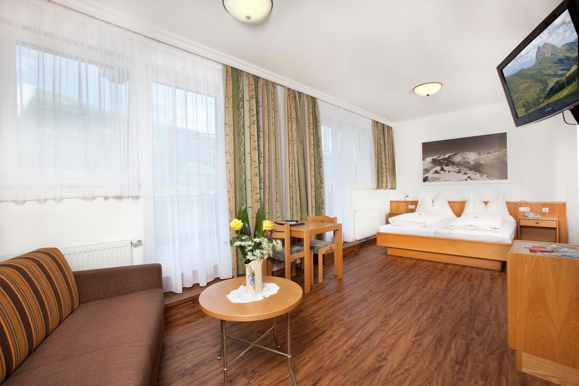 Hotel Grundlhof ブラームベルク・アム・ヴィルトコーゲル エクステリア 写真