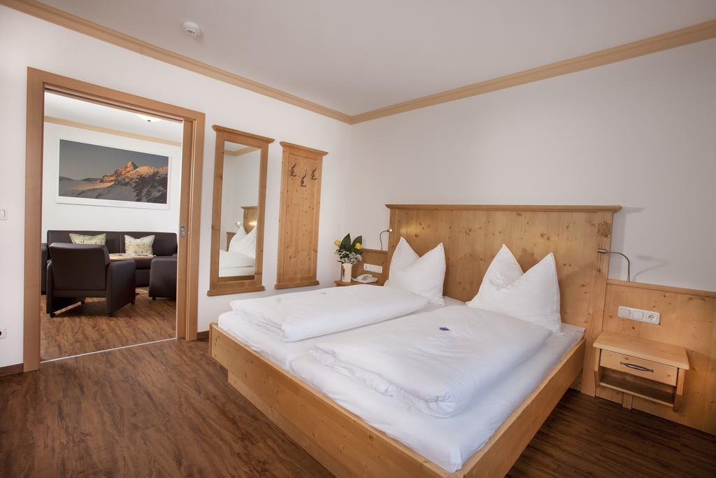 Hotel Grundlhof ブラームベルク・アム・ヴィルトコーゲル エクステリア 写真