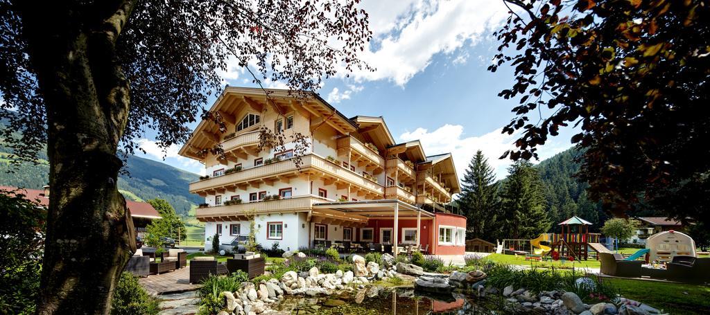 Hotel Grundlhof ブラームベルク・アム・ヴィルトコーゲル エクステリア 写真